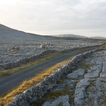 3 Bedroom Townhouse In The Heart Of The Burren Holiday home