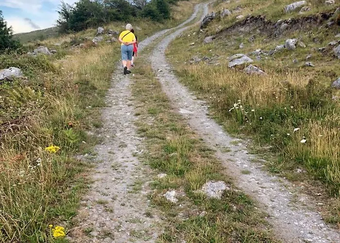 Дом отдыха 3 Bedroom Townhouse In The Heart Of The Burren Балливон